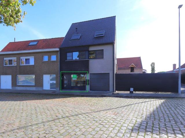 GELIJKVLOERS APPARTEMENT MET TERRAS