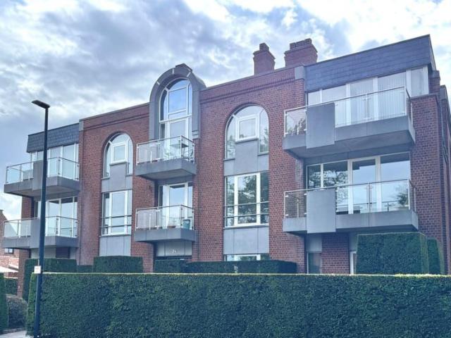 Gelijkvloers appartement met terras en autostaanplaats