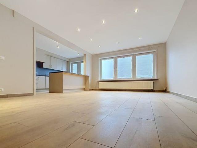 Gelijkvloers appartement met terras en dubbele garage