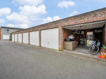 Gelijkvloers appartement met zonnig terras en aparte garage!
