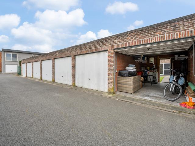 Gelijkvloers appartement met zonnig terras en aparte garage!