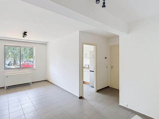 GELIJKVLOERS APPARTEMENT MET 1 SLAAPKAMER