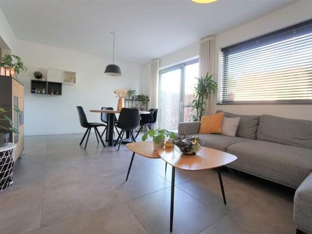 Gelijkvloers appartement met 1 slaapkamer en garage