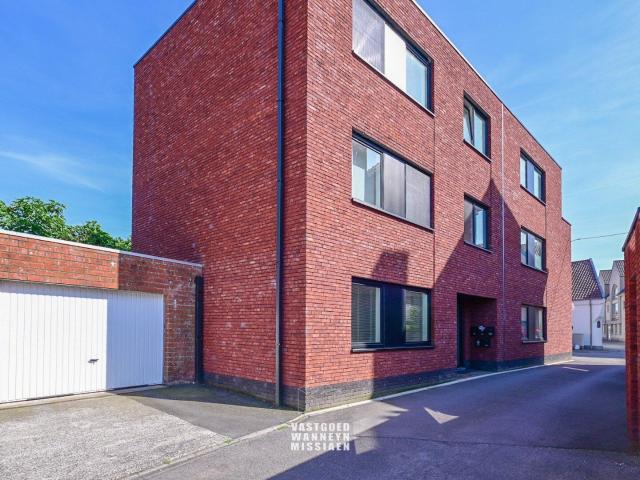 Gelijkvloers appartement met 1 slaapkamer en private koer o