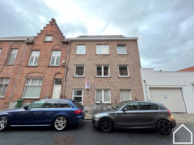 GELIJKVLOERS APPARTEMENT MET 1 SLAAPKAMER IN CENTRUM IEPER