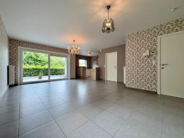 Gelijkvloers appartement met 2 slaapkamers, garage, terras en tuin