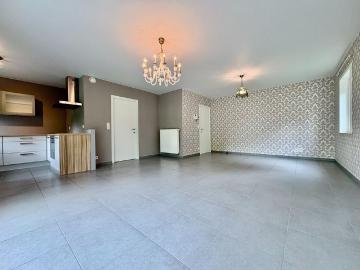 Gelijkvloers appartement met 2 slaapkamers, garage, terras en tuin