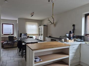Gelijkvloers appartement met 2 slaapkamers en carport