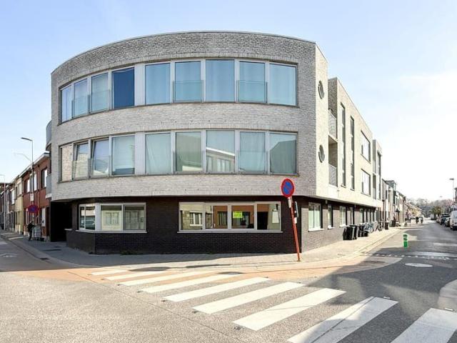 Gelijkvloers appartement met 2 slaapkamers en autostaanplaa