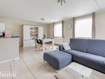 Gelijkvloers appartement met 2 slaapkamers, tuin en garage!