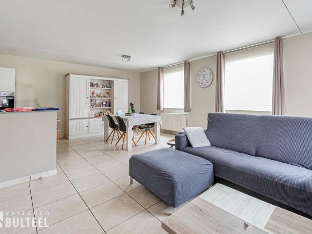 Gelijkvloers appartement met 2 slaapkamers, tuin en garage!