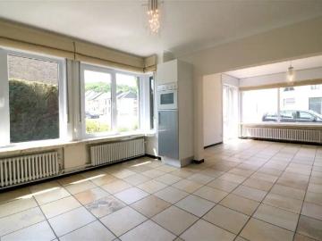 Gelijkvloers appartement met 2 slpk terras, parking