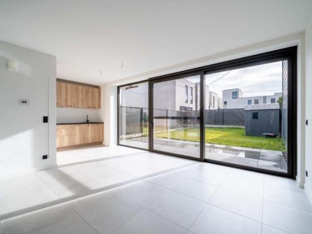 Gelijkvloers appartement met 2 SLPK – tuin – 2 parkeerplaats