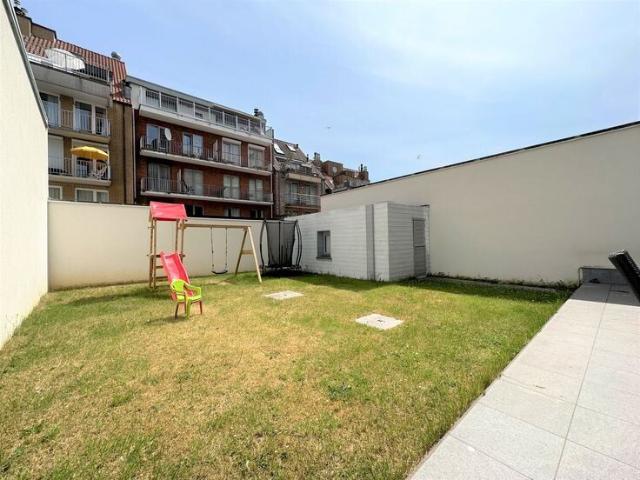 Gelijkvloers appartement met 3 slaapkamers en tuin in het.