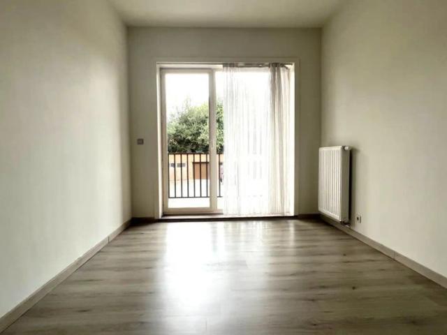 Gelijkvloers APPARTEMENT met 3 slpks, terras en garage