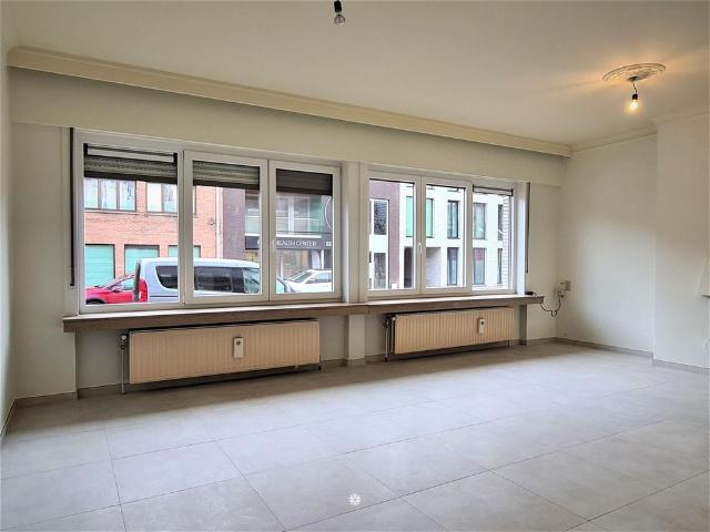 Gelijkvloers appartement te huur in het centrum van Nieuwkerken Waas