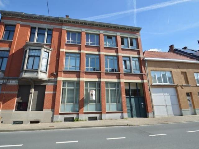 Gelijkvloers gelegen 1 slpk loft te Ronse