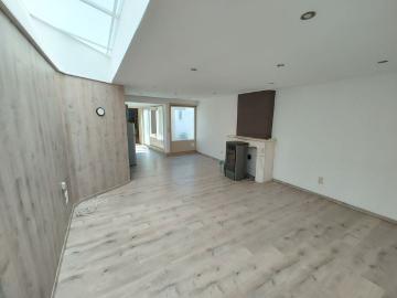 Gelijkvloers één slaapkamer huis met garage