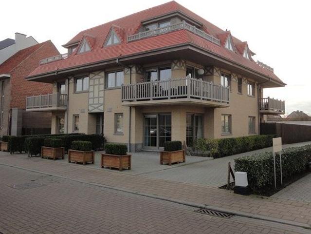 Gelijkvloers hoekappartement met twee slaapkamers in het.