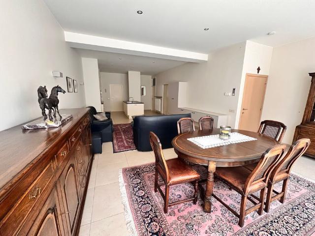 Gelijkvloers instapklaar appartement met 2 slaapkamers op centrale ligging