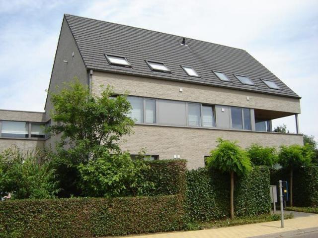 Gelijkvloers mooi groot appartement met tuin