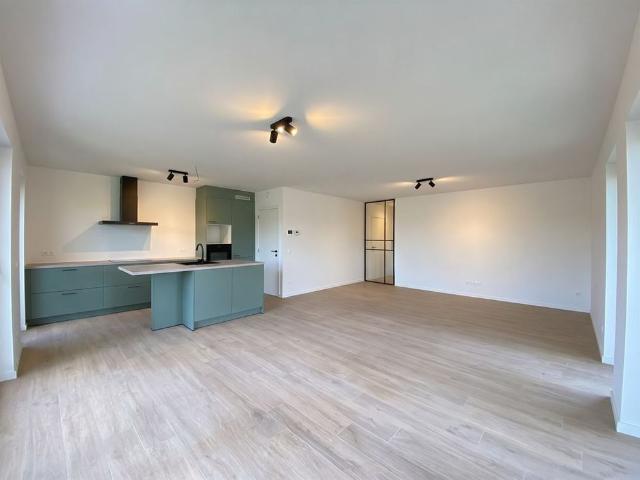 Gelijkvloers nieuwbouwappartement met garage en berging