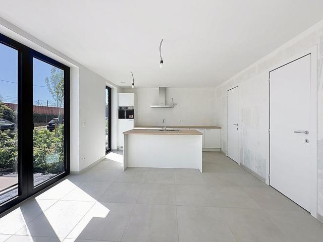 Gelijkvloers nieuwbouwappartement met staanplaats te huur