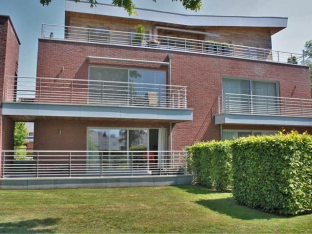 Gelijkvloers stijlvol park appartement met garage