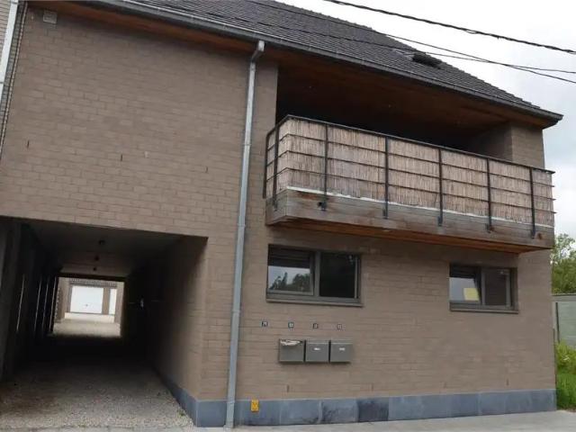 Gelijkvloers recent appartement met tuin