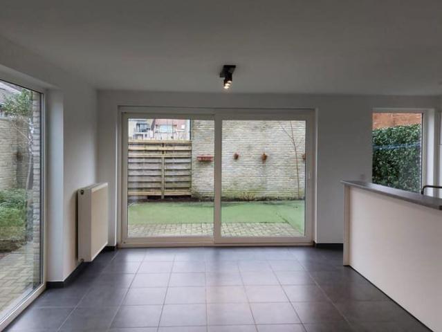 Gelijkvloers twee slaapkamer appartement met terras en tuin