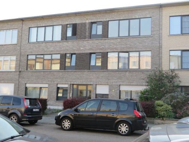 Gelijkvloersappartement met tuin en garage