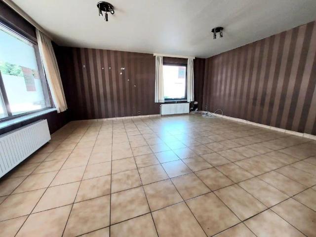 GELIJKVLOERSAPPARTEMENT MET TUINTJE