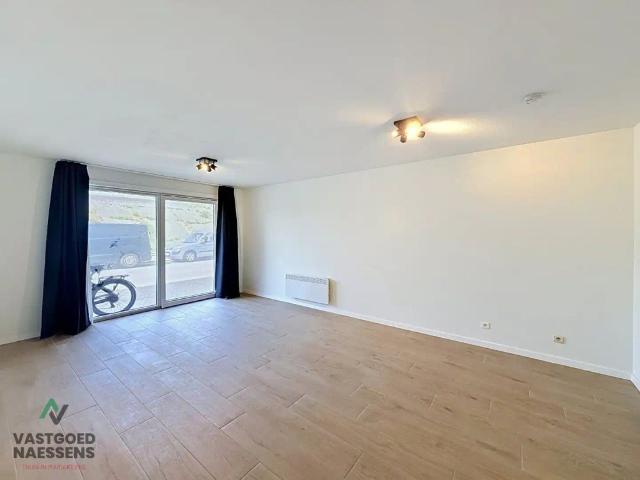 GELIJKVLOERSE STUDIO VLAKBIJ ZEEDIJK