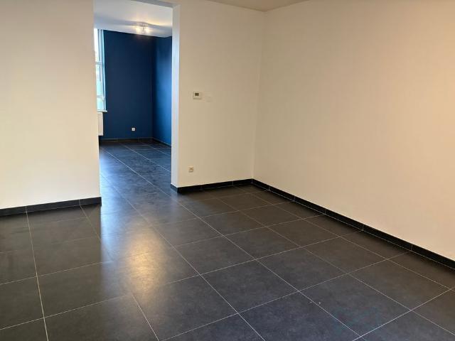 Gelijkvloerse verdieping met één slaapkamer in Mons Ghlin
