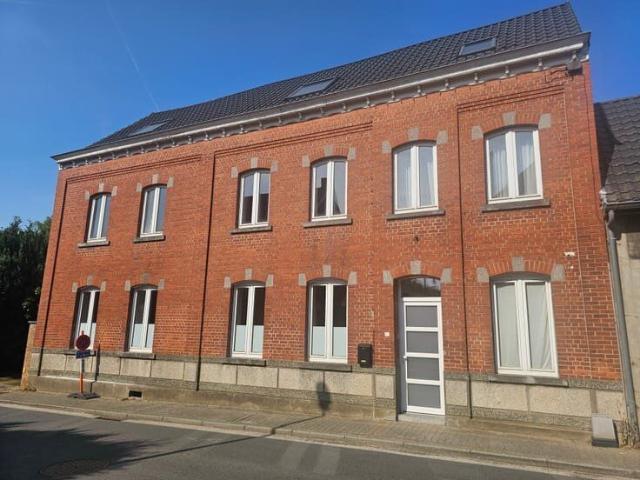 Gelijkvloerse verdieping met tuin en parkeergelegenheid