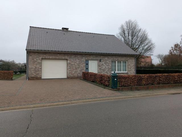 Gelijkvloerse woning met 2 slaapkamers, garage en tuin