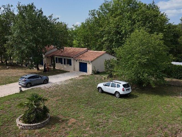 GELIJKVLOERSE WONING MET ZWEMBAD EN TUIN  PÉRIGORD NOIR. 104m² Paunat