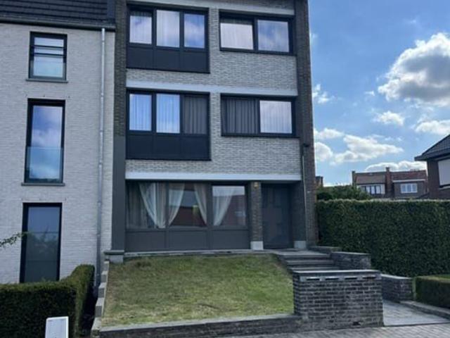 Gelijksvloers appartement met 1 slk en tuin