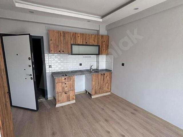 GELNCİK CADDESİNDE YÜKSEK KREDİ İMKANI İLE İSKANLI 1+1