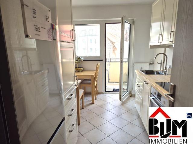 Gepflegt 2 Zimmer 2015 modernisiert Balkon Bad mit Fenster Seitenstraße