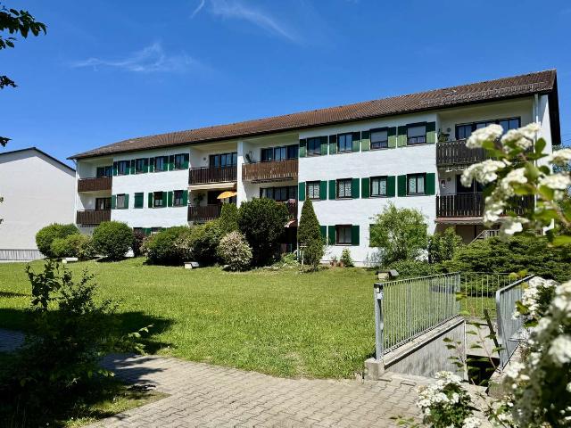 Gepflegt und gut geschnitten! 3 Zimmer Wohnung mit Balkon und Fußbodenheizung
