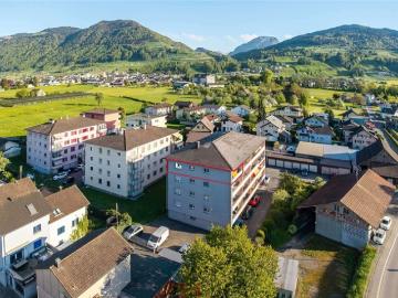 Etagenwohnung kaufen in Weierweg, Ernetschwil - Balkon