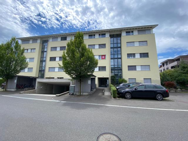 Gepflegte 3.5 Zimmer Wohnung mit Lift in Brunnen mieten