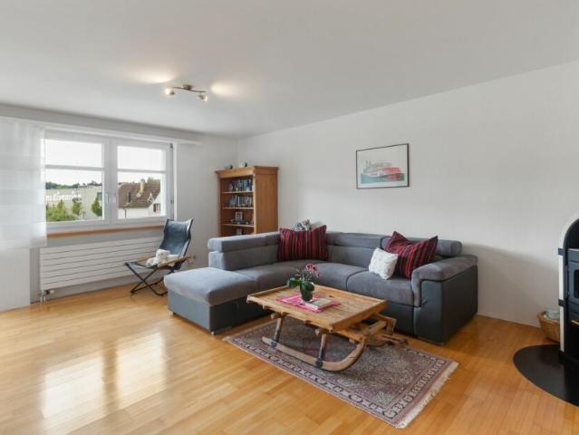 Gepflegte 3.5 Zimmerwohnung mit sonnigem Balkon und Blick ins Grüne