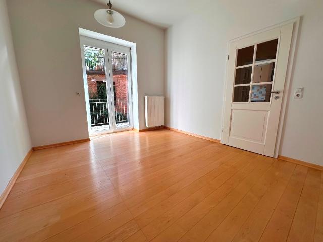 Gepflegte 3 Zi. Altbauwohnung mit Balkon und großer Terrasse in Stuttgart West