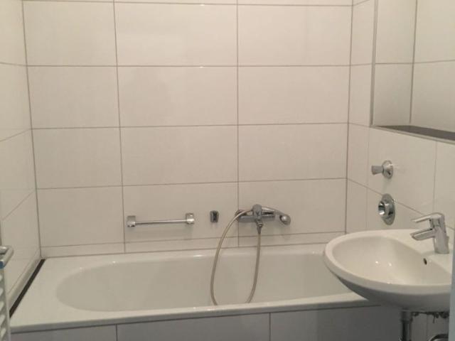 Gepflegte 3 Zi Altbauwohnung mit Loggia im beliebten Luisenhof