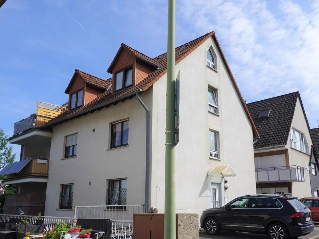 Gepflegte 3 Zimmerwohnung mit Tageslichtbad, Loggia und PKW Stellplatz