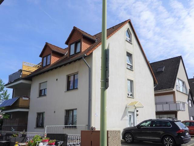 Gepflegte 3 Zimmerwohnung mit Tageslichtbad, Loggia und PKW Stellplatz