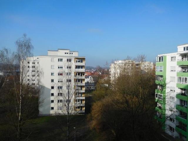 GEPFLEGTE 3 ZIMMERWOHNUNG MIT ZWEI BALKONEN IN ZENTRALER LAGE