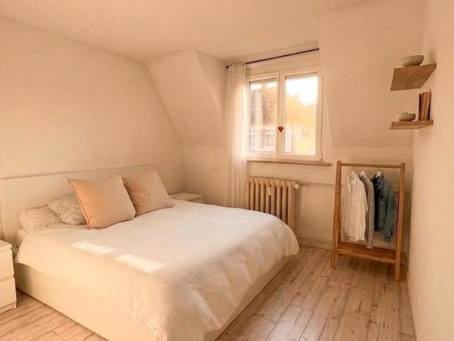 gepflegte 3 Zimmerwohnung am beliebten Hölderlinplatz
